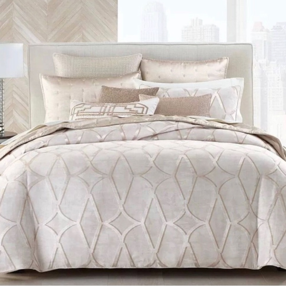 Hudson Park Connettiva King Duvet Cover. Champagne